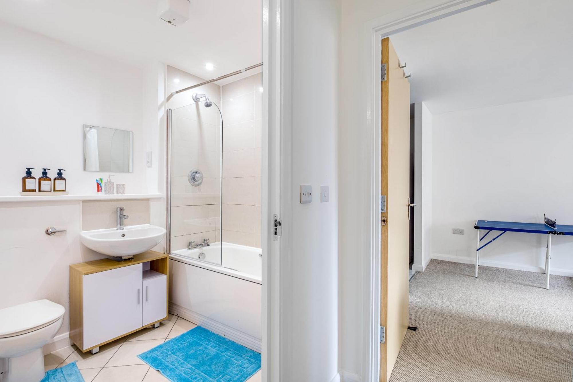Central Suite Near Mailbox, King Bed, Ping Pong, Netflix, Sleeps 4 Бирмингем Экстерьер фото