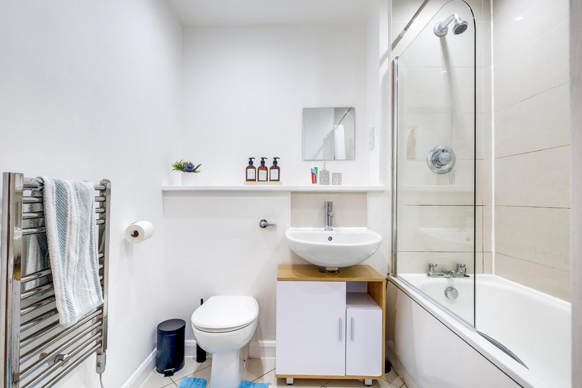 Central Suite Near Mailbox, King Bed, Ping Pong, Netflix, Sleeps 4 Бирмингем Экстерьер фото