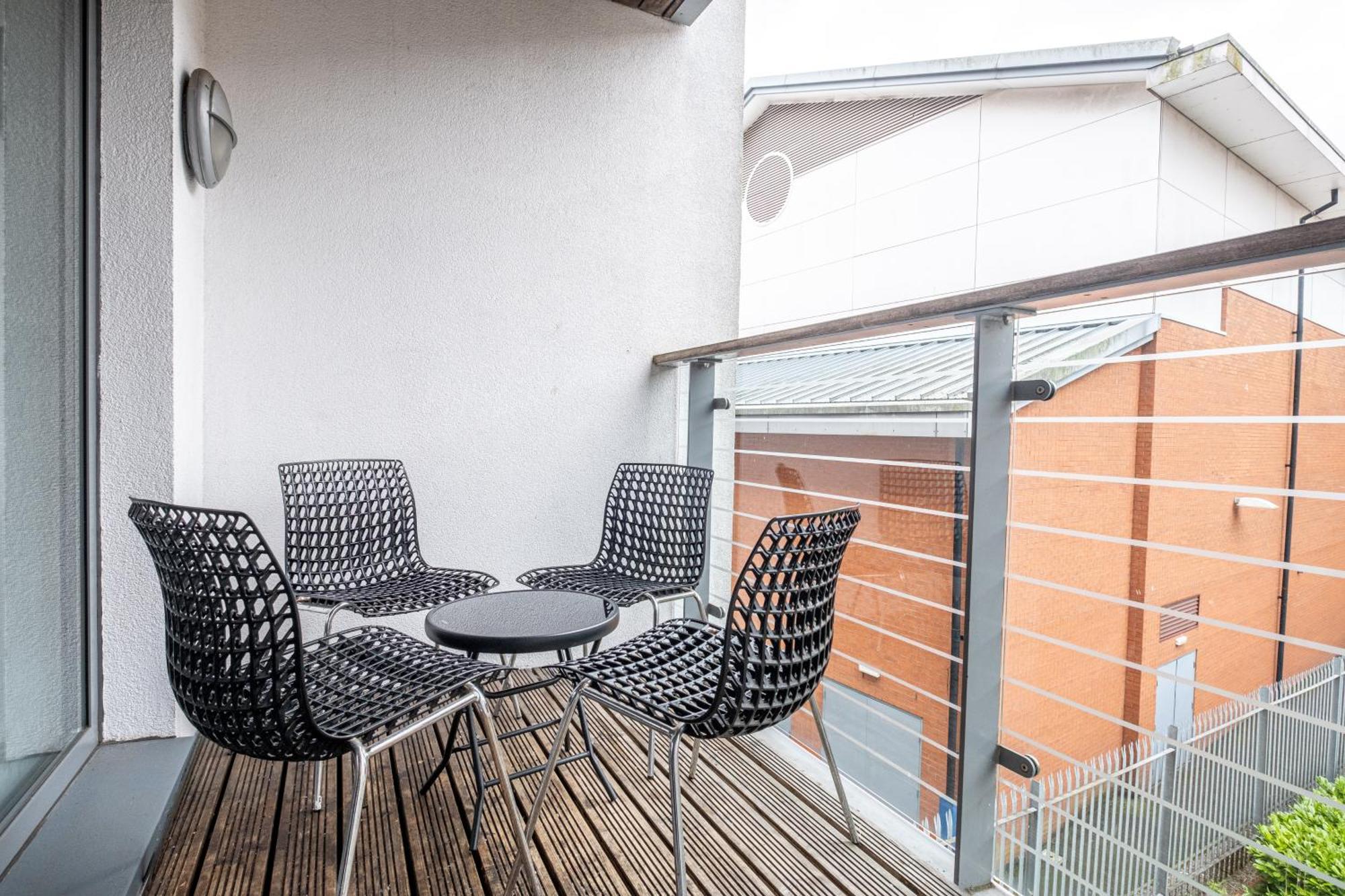 Central Suite Near Mailbox, King Bed, Ping Pong, Netflix, Sleeps 4 Бирмингем Экстерьер фото